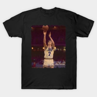 Pete Maravich - Vintage Design Of Basketball T-Shirt